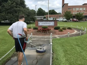 commercial pressure washing company